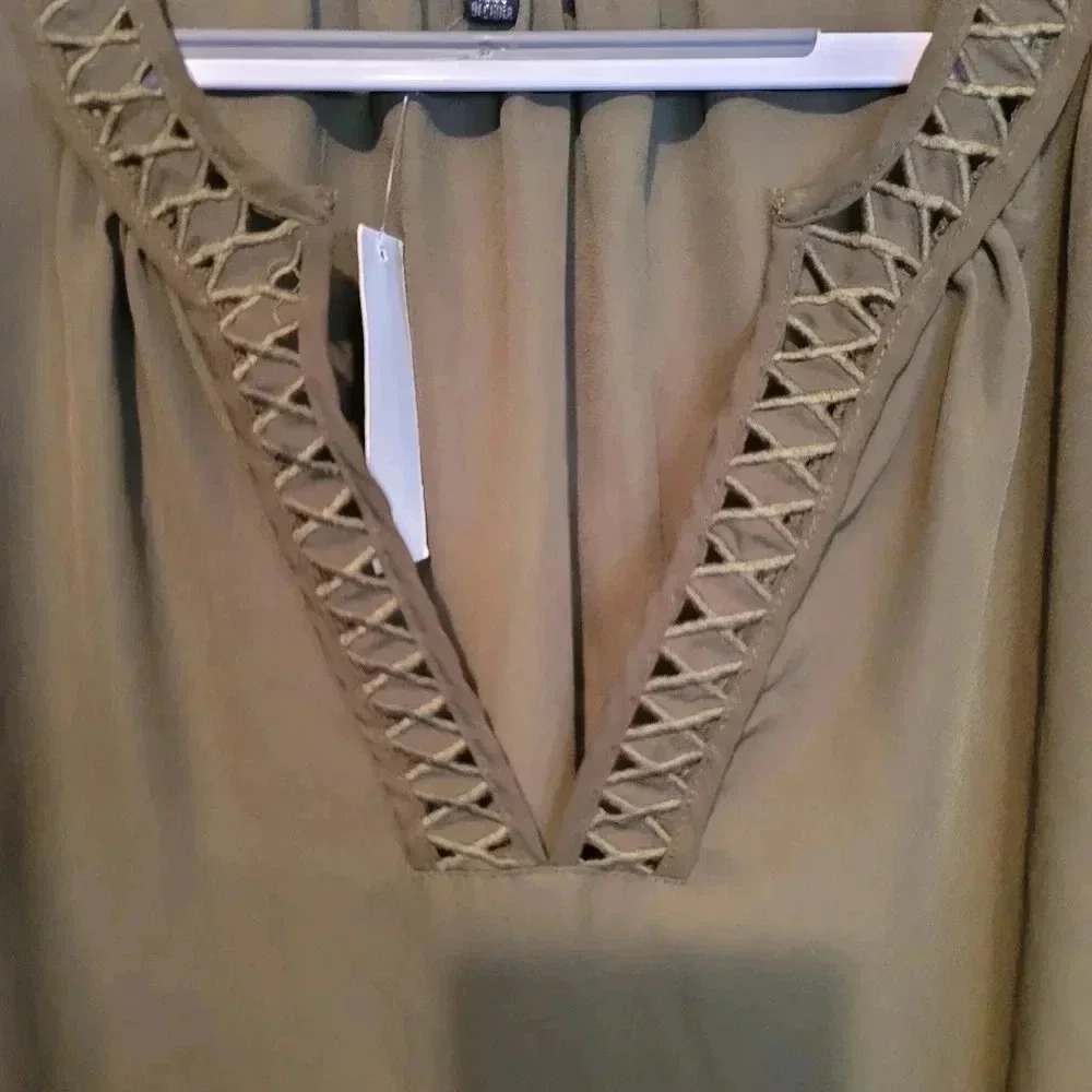 Zenobia Olive green blouse NWT - Picture 4 of 11